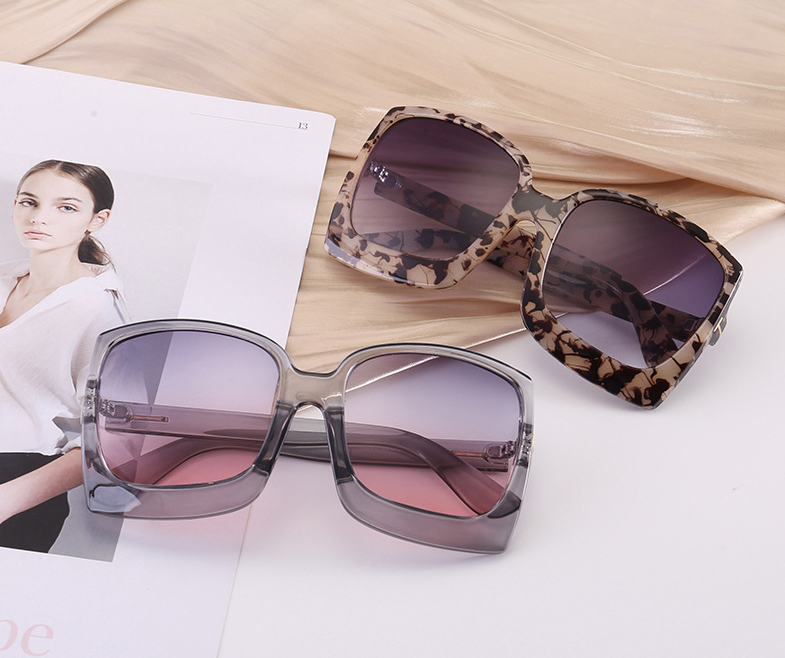 Trendy Women's Oversized Sunglasses - UV Protection