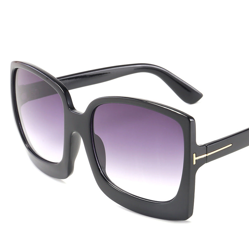 Trendy Women's Oversized Sunglasses - UV Protection