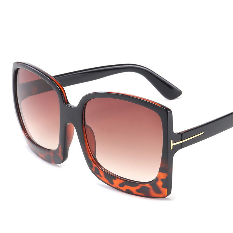Trendy Women's Oversized Sunglasses - UV Protection