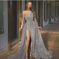 Robe de cocktail longue fendue à l'épaule en diagonale