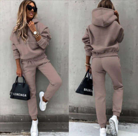 Ensemble Sweat à Capuche et Jogging Femme | Tenue de Sport Élégante pour Modes de Vie Actifs