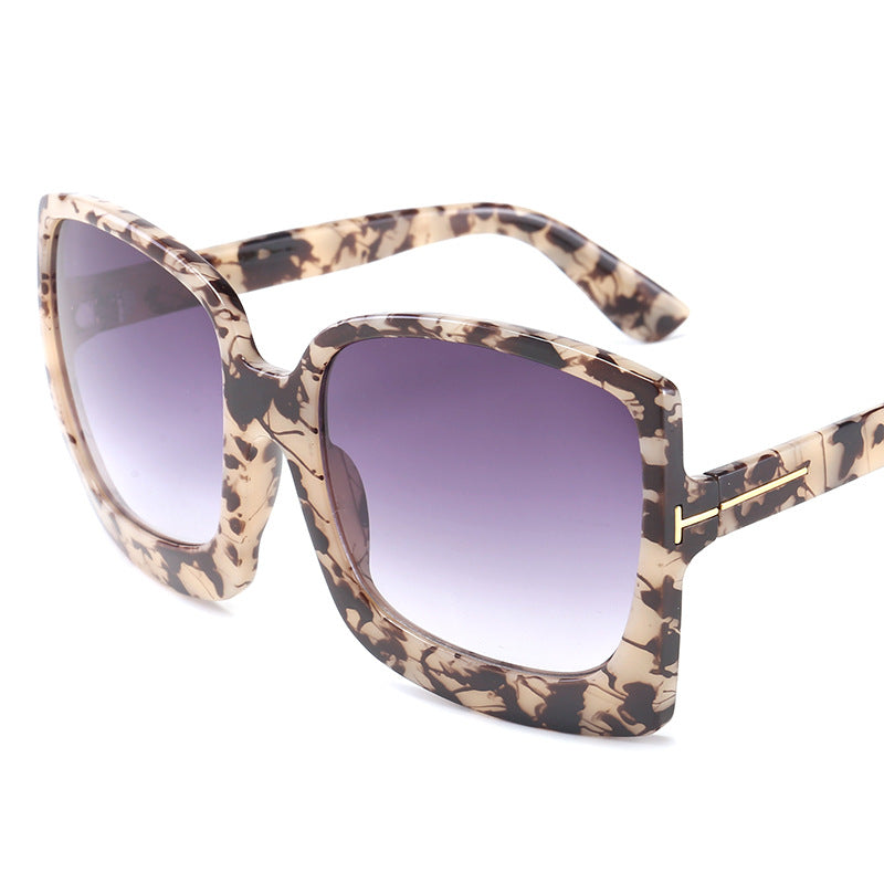 Trendy Women's Oversized Sunglasses - UV Protection