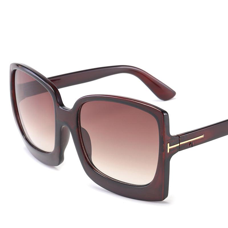 Trendy Women's Oversized Sunglasses - UV Protection